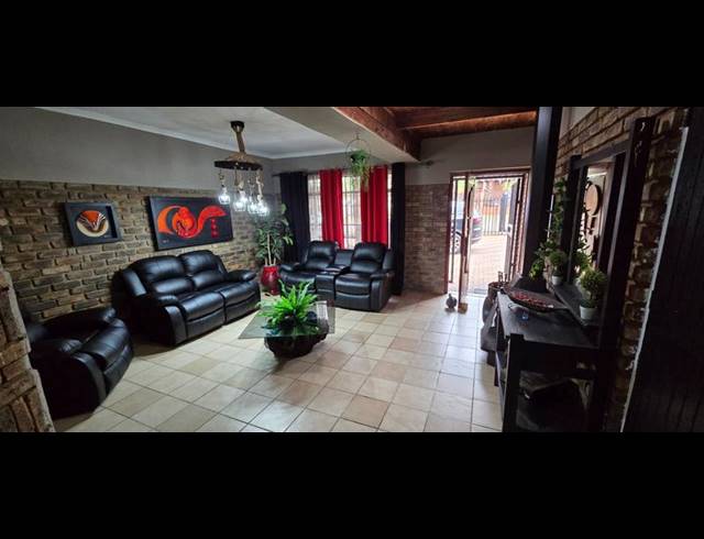 4 BEDROOM HOUSE FOR SALE IN DORANDIA